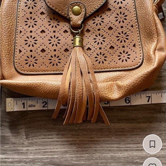 Revive VTG Vegan Faux Leather Small Crossbody Bag Tan Color, New.
Style 30-02385 - Picture 5 of 8